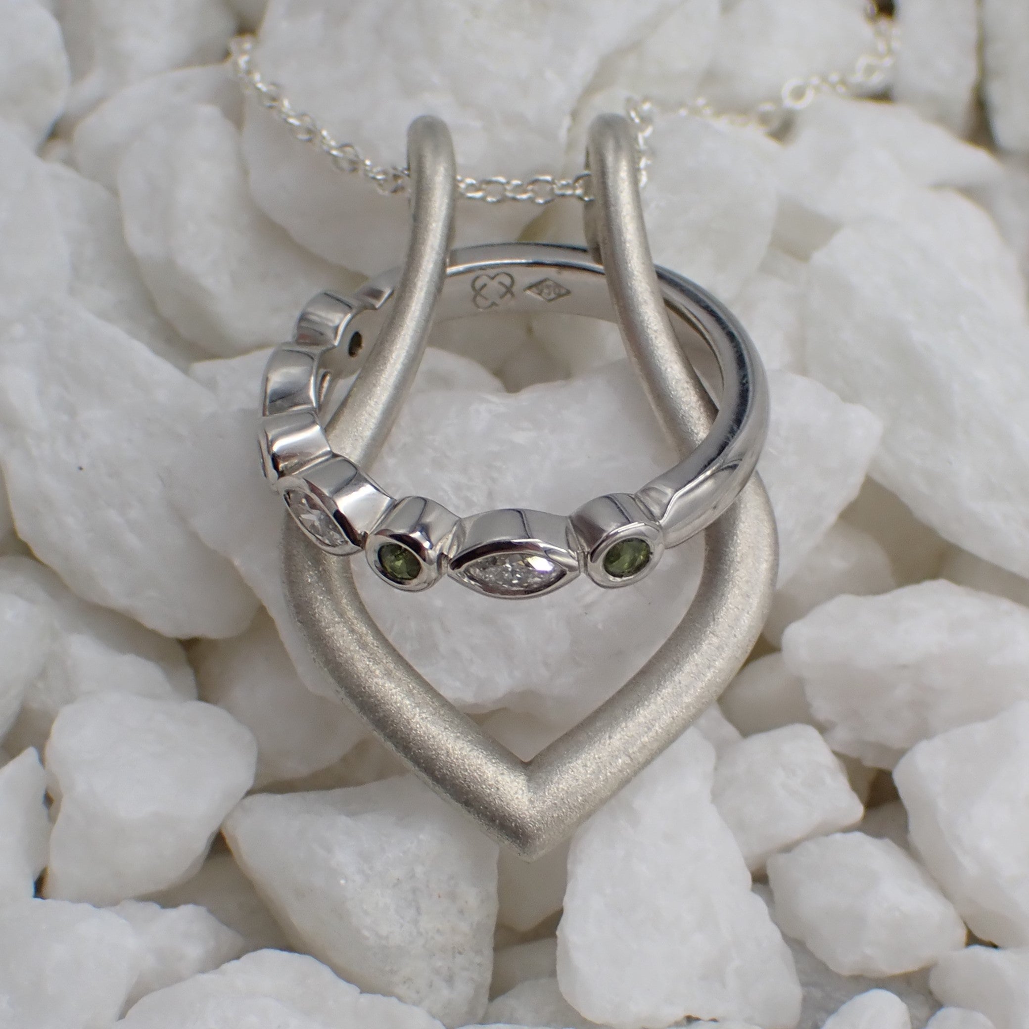 Creative Gifts Elegant Swan Wedding Ring Holder for Women with Nickel  Plated Tone - Zen Merchandiser | Rings cool, Ring holder wedding, Ebay  jewelry